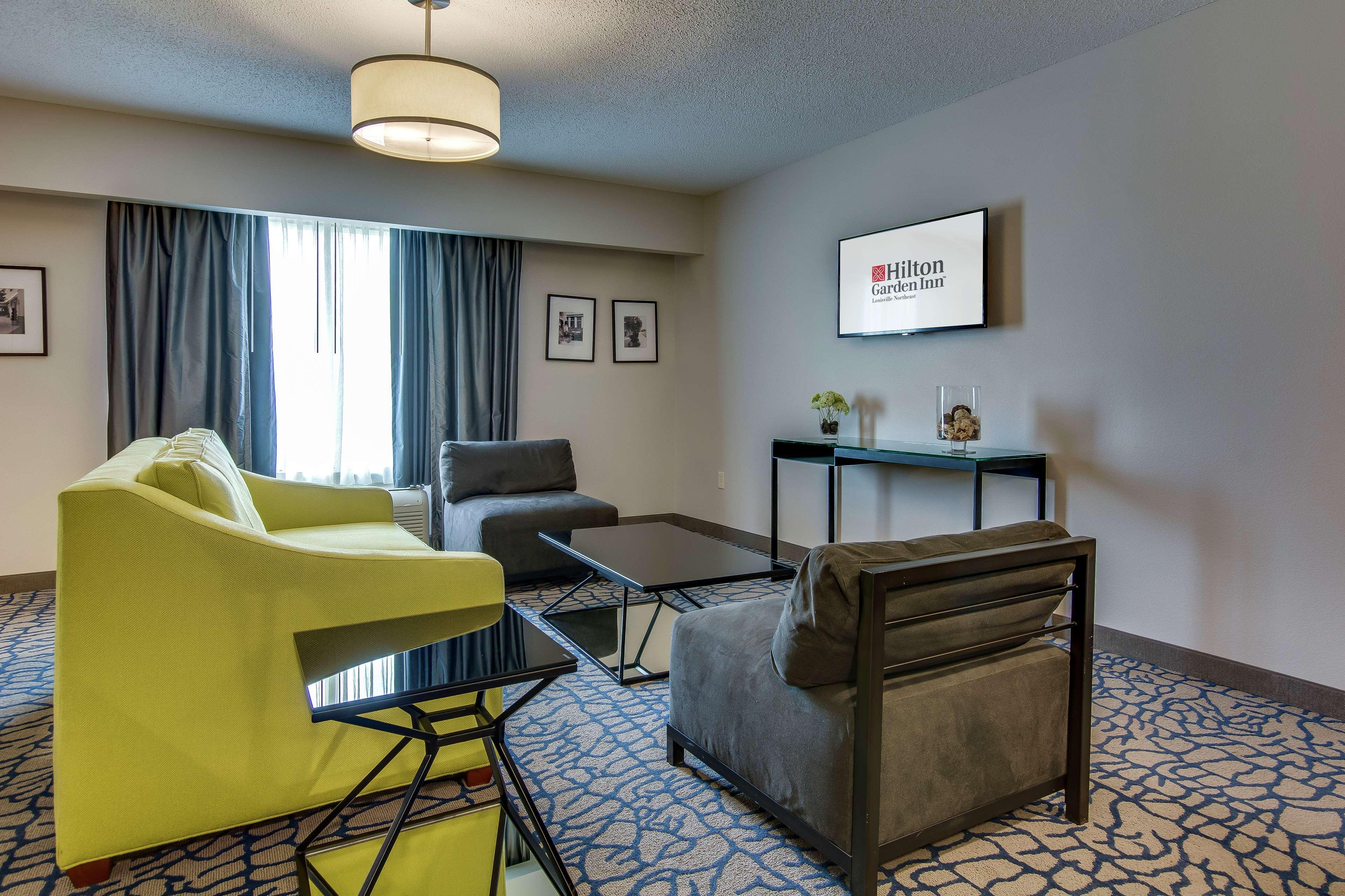 Hilton Garden Inn Louisville-Northeast מראה חיצוני תמונה