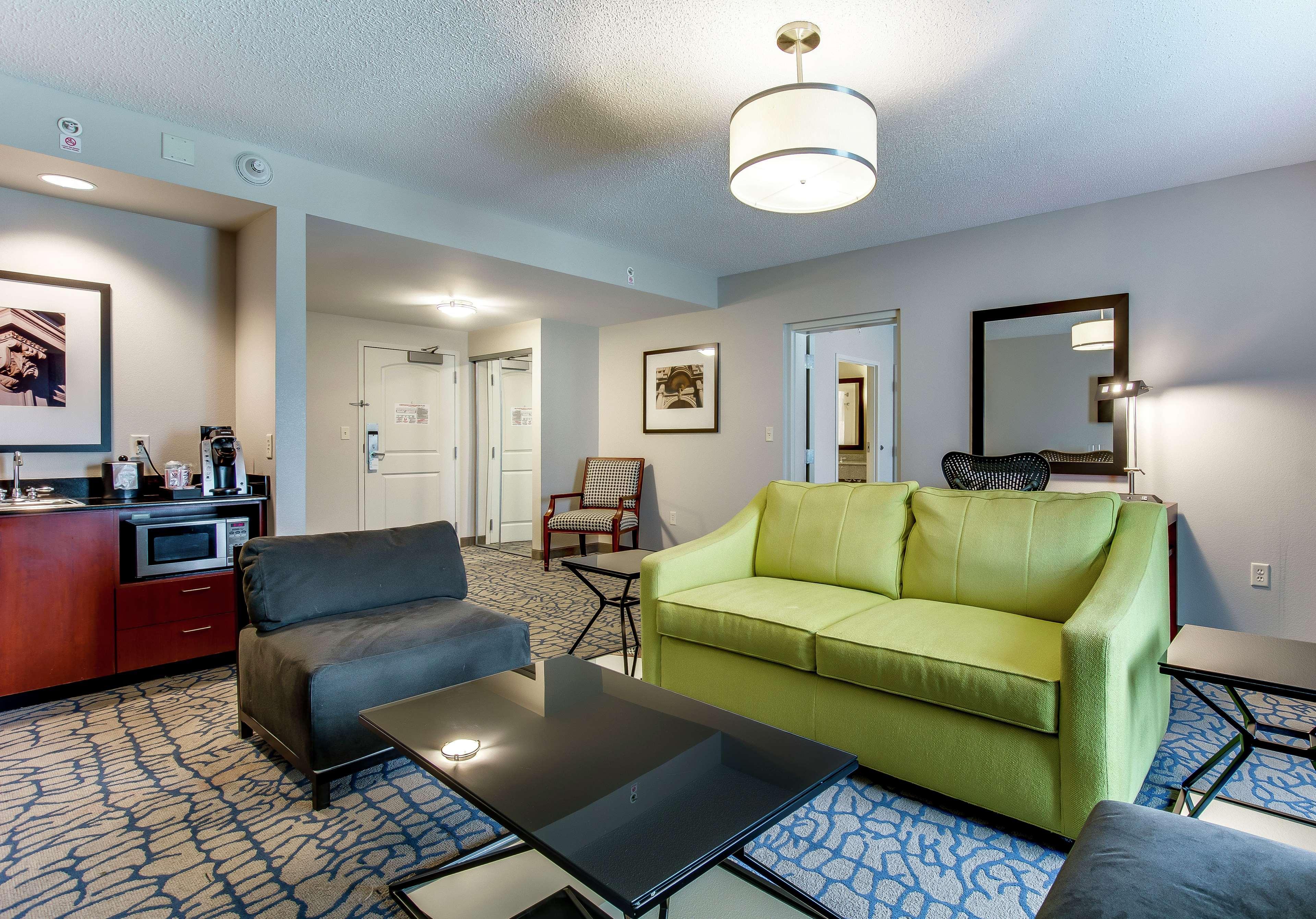Hilton Garden Inn Louisville-Northeast מראה חיצוני תמונה