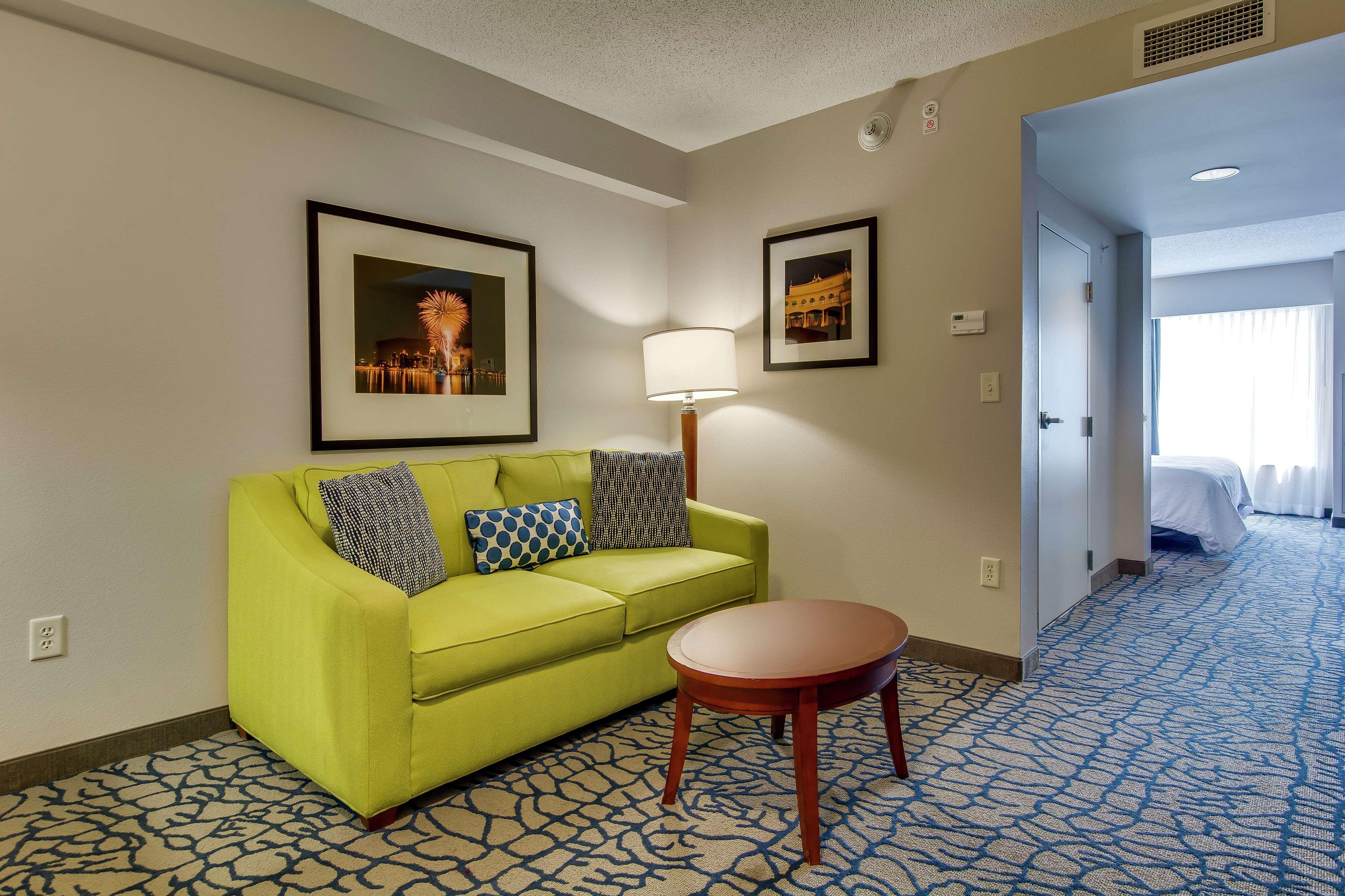 Hilton Garden Inn Louisville-Northeast מראה חיצוני תמונה