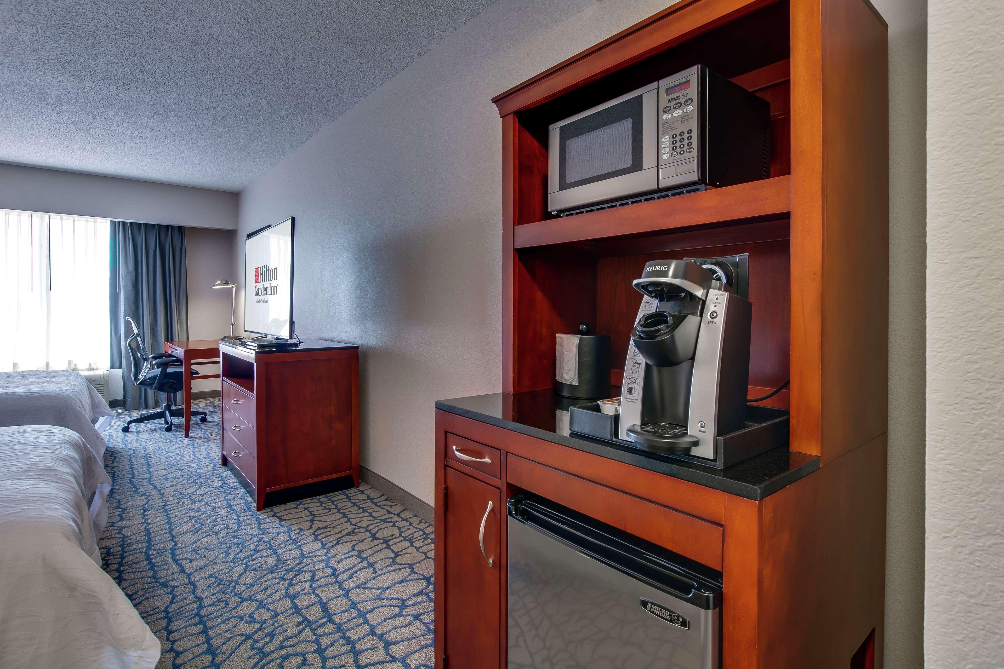 Hilton Garden Inn Louisville-Northeast מראה חיצוני תמונה