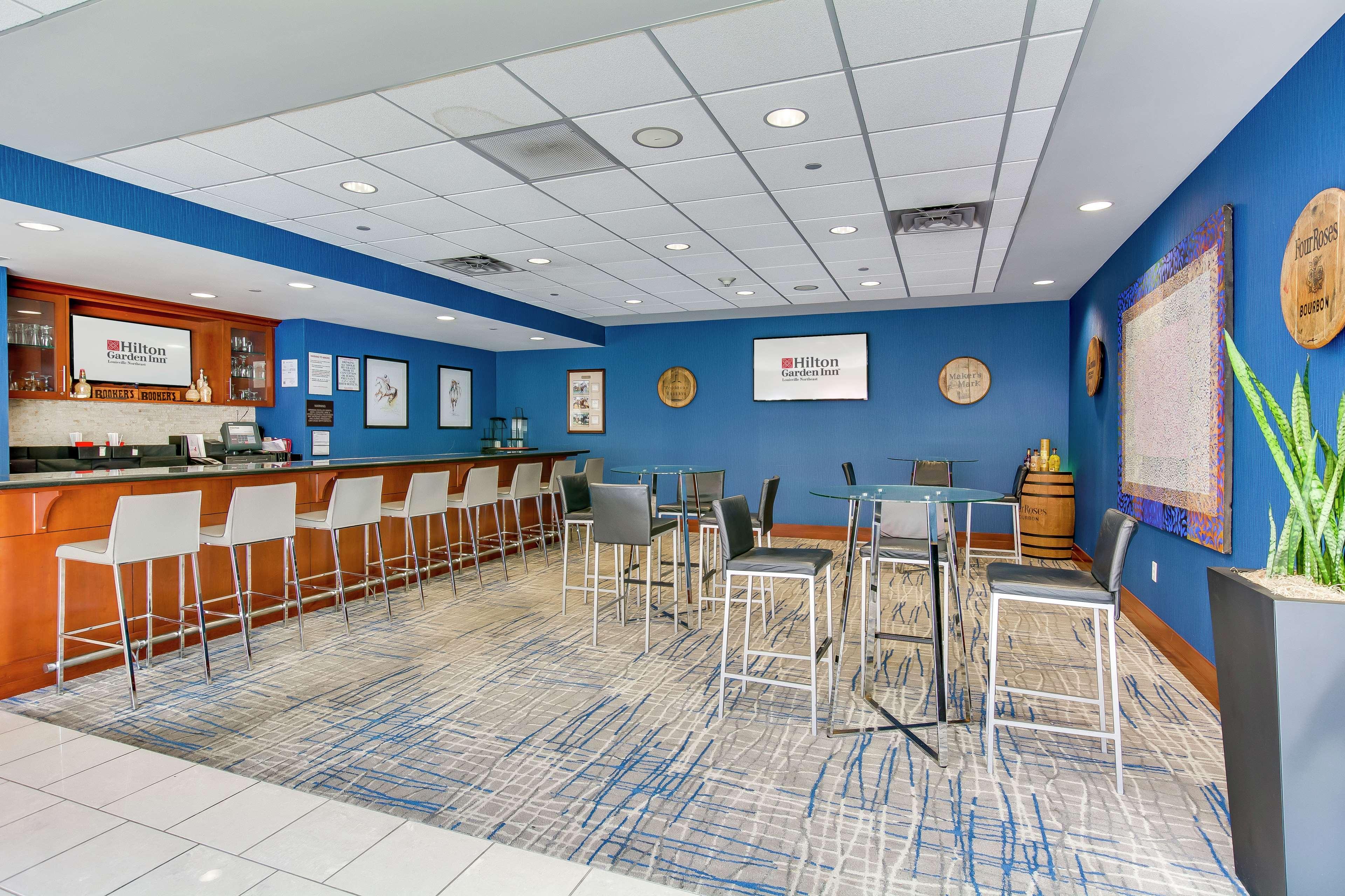 Hilton Garden Inn Louisville-Northeast מראה חיצוני תמונה