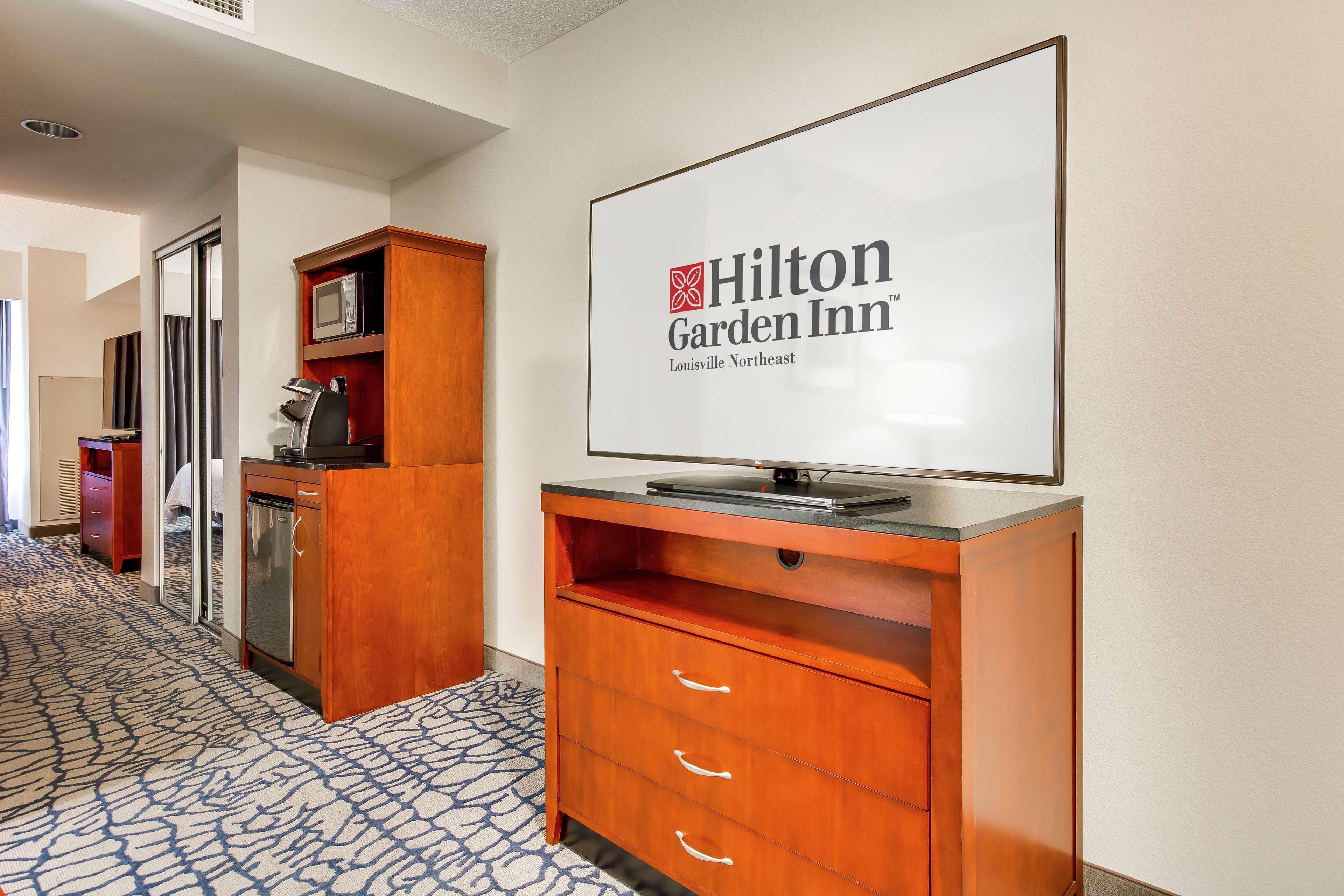 Hilton Garden Inn Louisville-Northeast מראה חיצוני תמונה