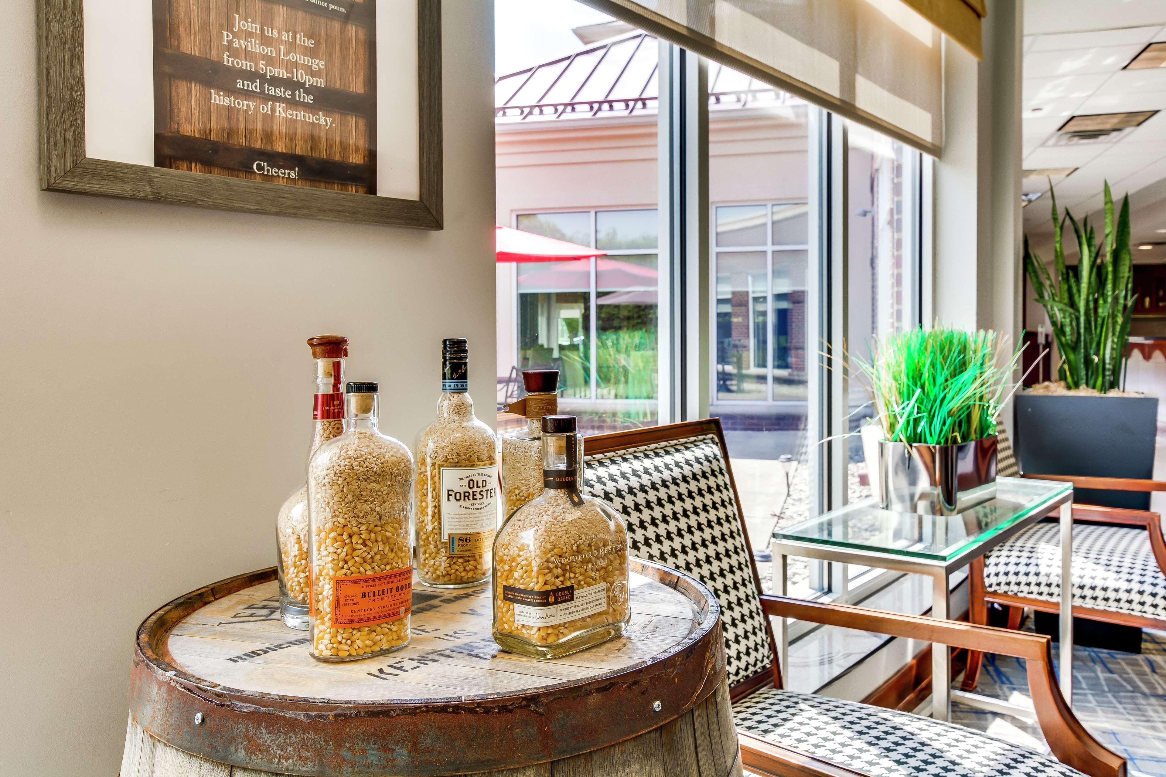 Hilton Garden Inn Louisville-Northeast מראה חיצוני תמונה