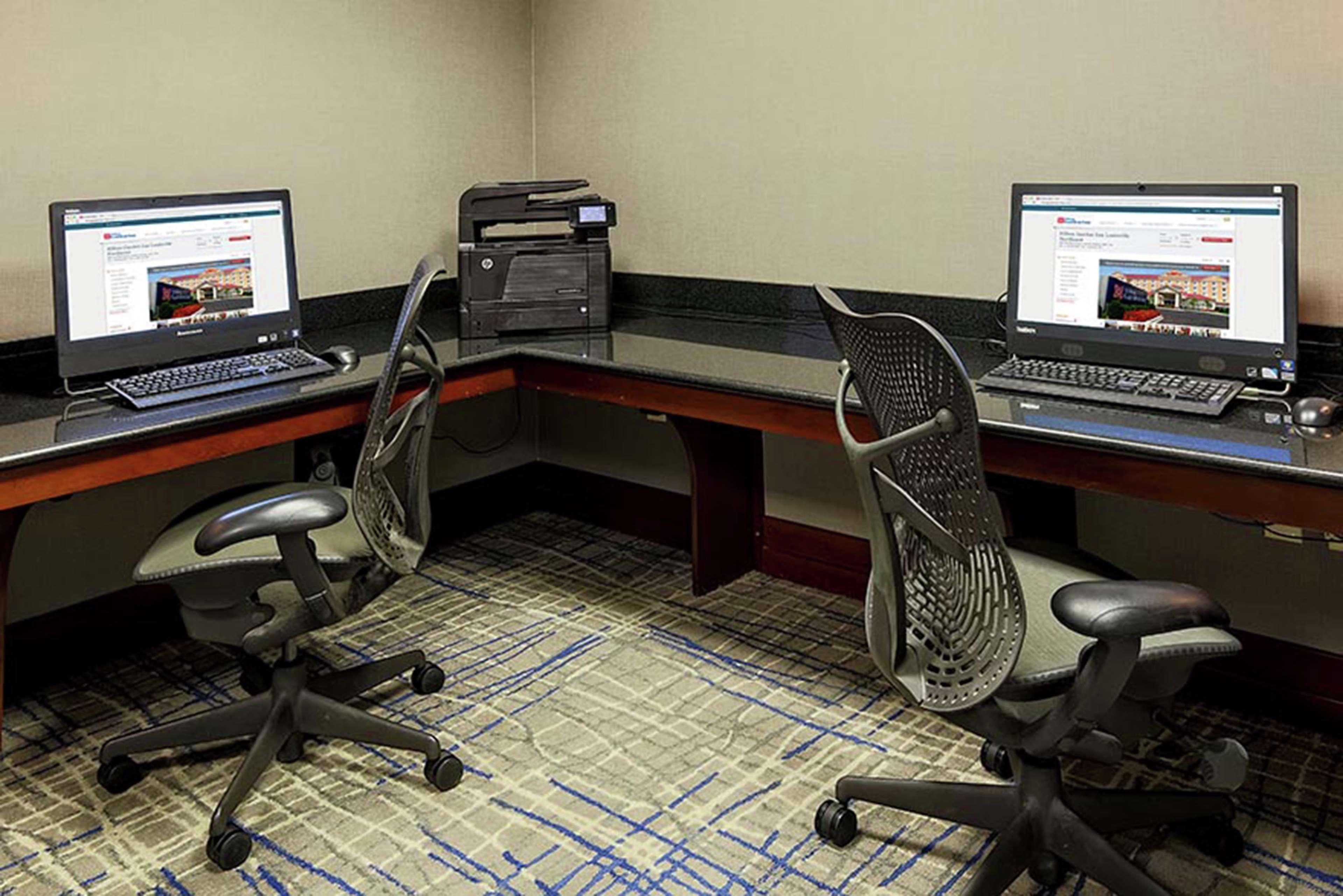 Hilton Garden Inn Louisville-Northeast מראה חיצוני תמונה