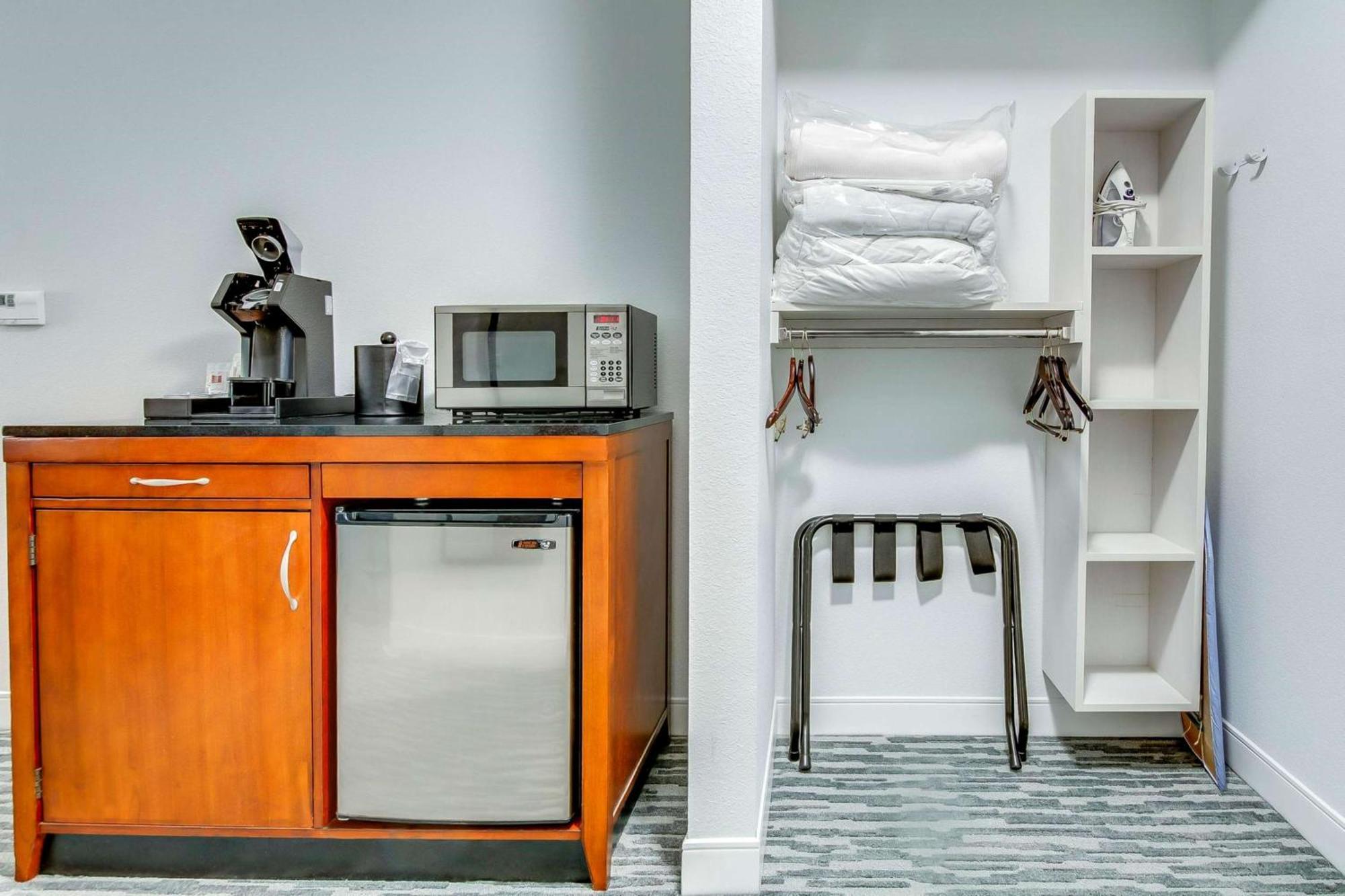 Hilton Garden Inn Louisville-Northeast מראה חיצוני תמונה