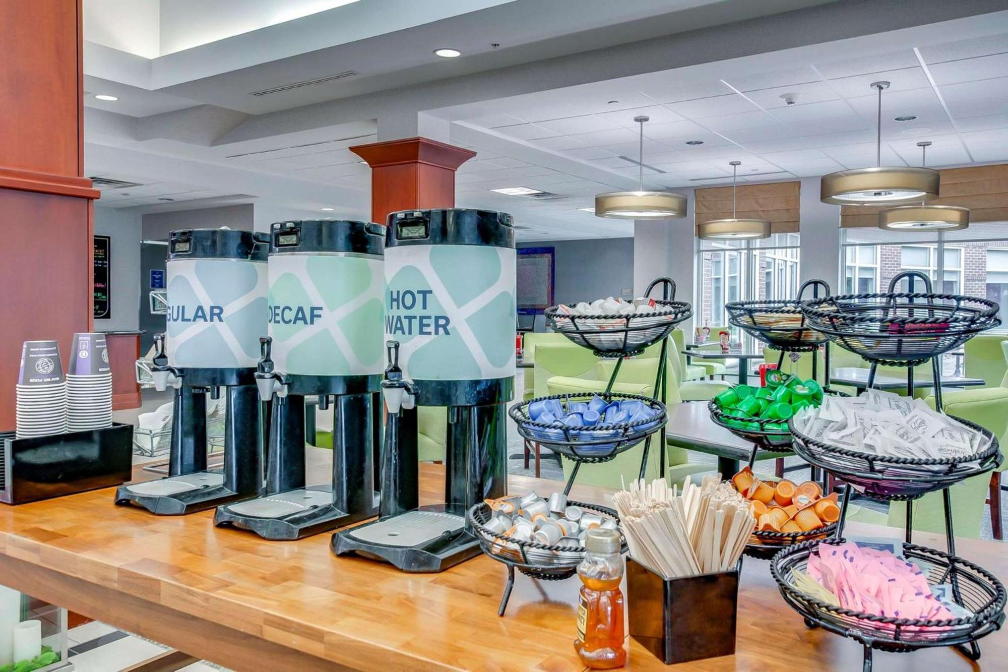 Hilton Garden Inn Louisville-Northeast מראה חיצוני תמונה