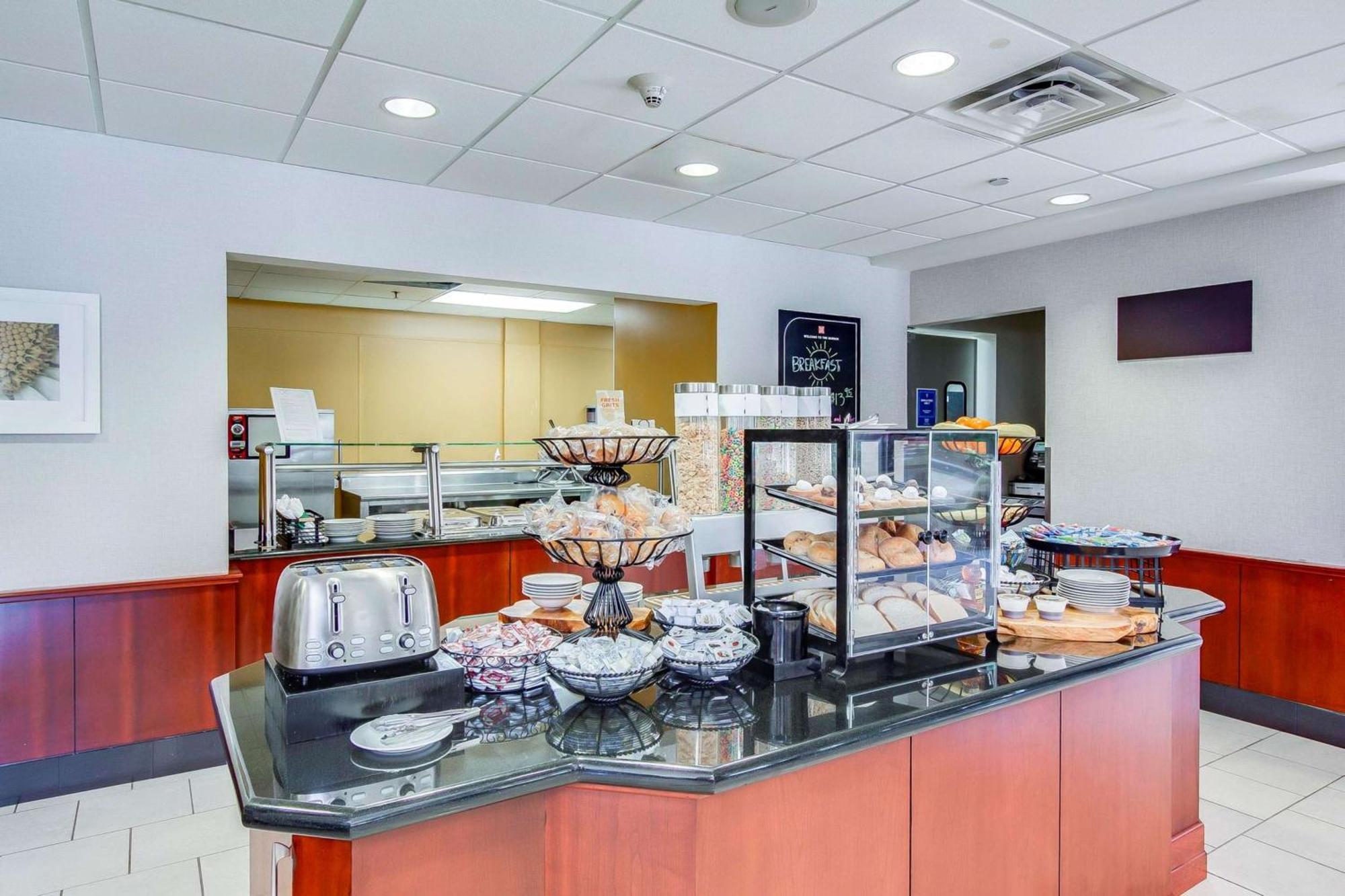 Hilton Garden Inn Louisville-Northeast מראה חיצוני תמונה
